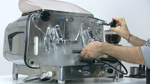 Brosse de nettoyage vapeur pour douchettes de machine à café